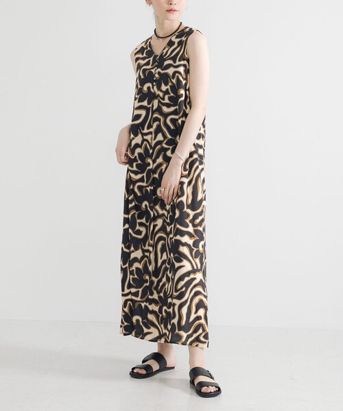 URBAN RESEARCH（アーバンリサーチ）の「SPRINTEXボタニカルプリントワンピース（ワンピース・レディース・GRG×NVY/IVO×BLK・FREE）」の7枚目の写真