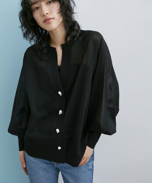 ADAM ET ROPE'（アダムエロペ）の「【WEB限定】キーネックシアーカーディガン（カーディガン/ボレロ・レディース・ブラック/ブラック系/ホワイト/ホワイト系/ブルー/ピンク・F）」の10枚目の写真