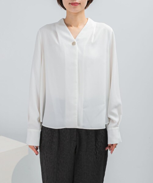 URBAN RESEARCH ROSSO（アーバンリサーチロッソ）の「Vネックボタンデザインブラウス（シャツ/ブラウス・レディース・WHITE/BLACK・FREE）」の7枚目の写真