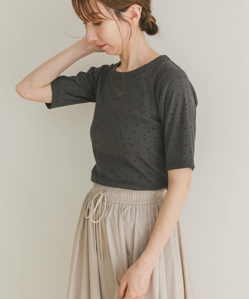 ITEMS URBANRESEARCH（アイテムズ アーバンリサーチ）の「5ブソデリブTシャツ（Tシャツ/カットソー・レディース・WHT/CHA/BLK・FREE）」の9枚目の写真