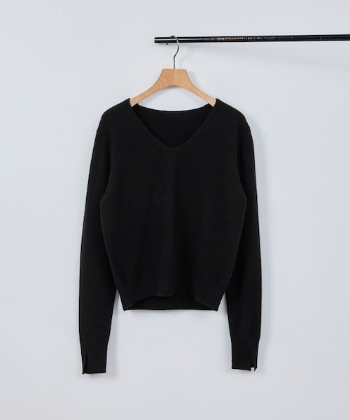 ROPE'（ロペ）の「カシミヤVネックニットプルオーバー（ニット/セーター・レディース・ブラック/ベージュ/ピンク系/グレー/レッド・F）」の2枚目の写真