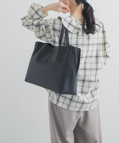 URBAN RESEARCH DOORS(アーバンリサーチドアーズ)の「ライトウェイトA4トートバッグ(トートバッグ・レディース・BLACK/MOCHA・One)」の4枚目の写真