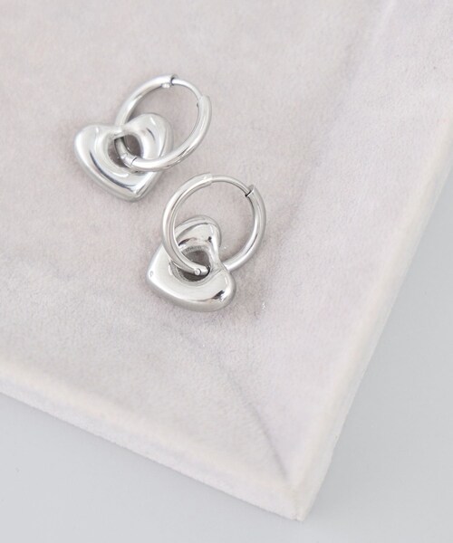 ROPE' PICNIC(ロペピクニック)の「ステンレスパフィーハートピアス(ピアス(両耳用)・レディース・ゴールド/シルバー・F)」の3枚目の写真