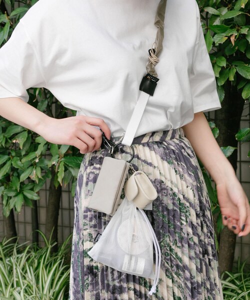 ITEMS URBANRESEARCH（アイテムズ アーバンリサーチ）の「【一部WEB限定カラー】ユーティリティループベルト（ショルダーバッグ・メンズ・BLACKxPPL/BLACK/LEMON/GREIGE/GREIGExWH/BLACKxKHK・one）」の13枚目の写真