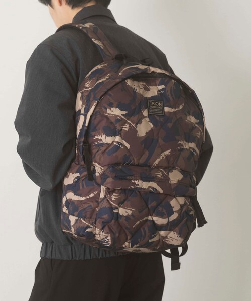 ITEMS URBANRESEARCH（アイテムズ アーバンリサーチ）の「TAION　Military Down Back Pack（バックパック/リュック・メンズ・BLK/D.KHK/PAINT CAMO・-）」の3枚目の写真