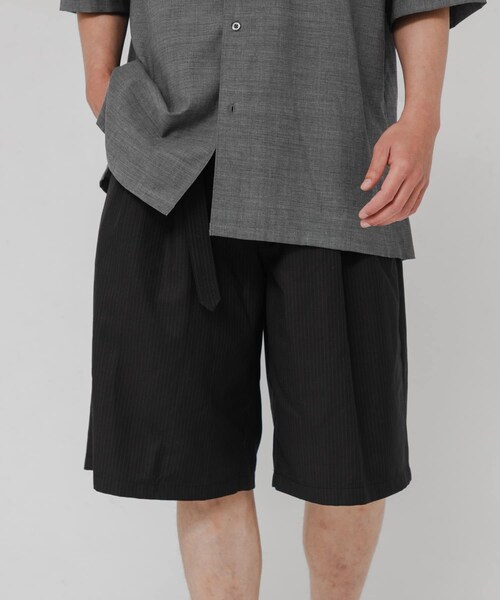 URBAN RESEARCH(アーバンリサーチ)の「ANOTHER OFFICE H.STRIPE BERMUDA PANTS(その他パンツ・メンズ・BLACK・2/3)」の4枚目の写真