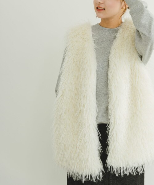ITEMS URBANRESEARCH（アイテムズ アーバンリサーチ）の「フェイクファーベスト（テーラードジャケット・レディース・CHA/OFF・FREE）」の4枚目の写真