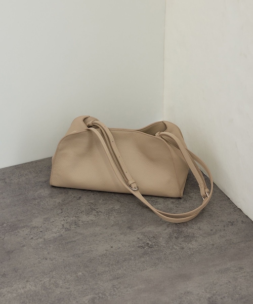 ADAM ET ROPE'(アダムエロペ)の「【W S(ドゥーブル)】ナチュラルレザーロングハンドルバッグ(ハンドバッグ・レディース・ブラック/ベージュ・F)」の5枚目の写真