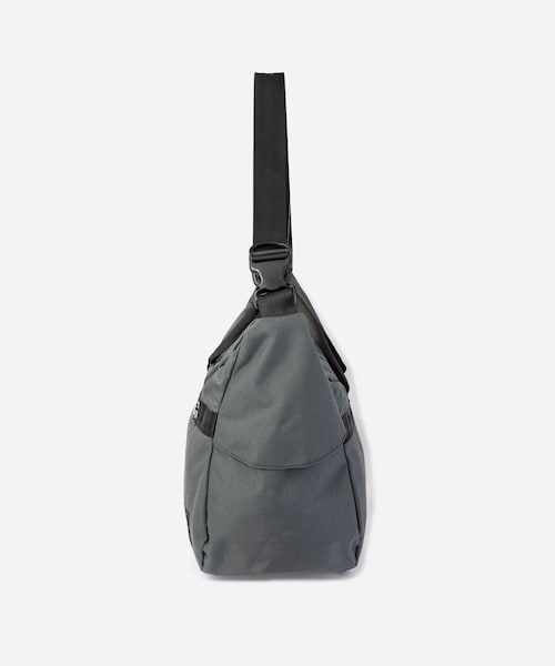 Saturdays NYC(サタデーズ ニューヨークシティ )の「BaileyWorks x Saturdays NYC Double Name Whalemouth Small(ボストンバッグ・レディース・ブラック/チャコール/ホワイト/ブラウン/その他・F)」の7枚目の写真