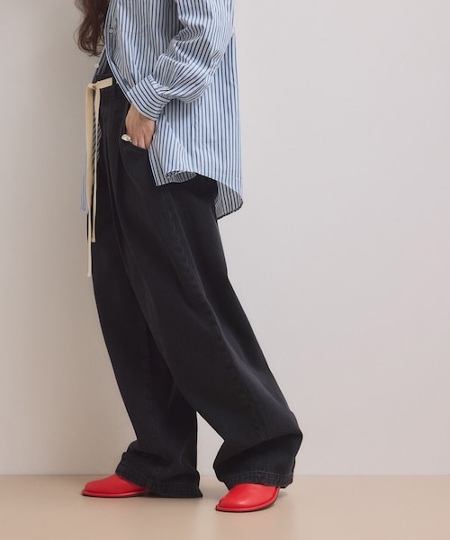 ADAM ET ROPE'(アダムエロペ)の「【WEB限定】2タックカーブデニムパンツ(デニムパンツ・レディース・ブラック/サックス・34/36/38)」の18枚目の写真