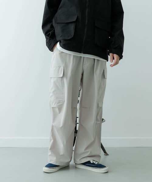 ITEMS URBANRESEARCH（アイテムズ アーバンリサーチ）の「ウエストイージー ポリカーゴパンツ（その他パンツ・メンズ・BLK/IVO/KHK・S/M/L）」の16枚目の写真