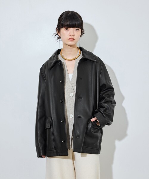 ADAM ET ROPE'(アダムエロペ)の「【CINQUANTA for ADAM ET ROPE'】別注 Leather Car Coat(ステンカラーコート・レディース・ブラック・F)」の2枚目の写真