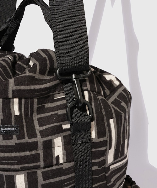 ADAM ET ROPE'（アダムエロペ）の「【ENGINEERED GARMENTS/エンジニアド ガーメンツ】UL 3 Way Bag - CL Tile Print Canvas（バックパック/リュック・メンズ・ブラック・F）」の8枚目の写真