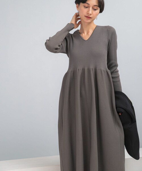 URBAN RESEARCH ROSSO（アーバンリサーチロッソ）の「『WEB/一部店舗限定』フォルムシルエットVネックリブワンピース（ワンピース・レディース・MOCHA/DARK RED/NAVY・36/38）」の2枚目の写真