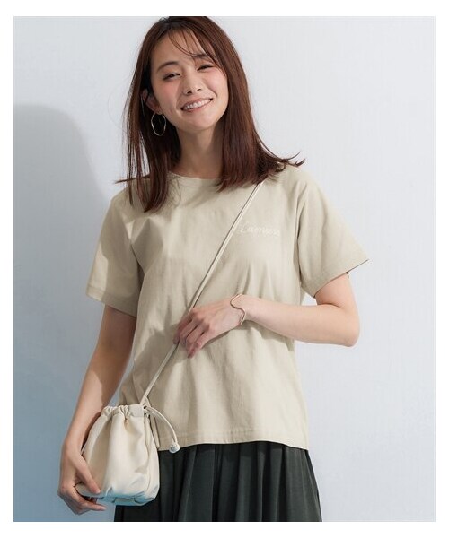 nissen（ニッセン）の「【接触冷感・UVカット】綿１００％ワンポイントTシャツ（Tシャツ/カットソー・レディース・チャコール/アイス杢/ベージュ/オフホワイト/ミント/チャコールグレー(胸筆記ロゴ)/ベージュ(胸筆記ロゴ)/モカ(胸筆記ロゴ)/オフホワイト(中心筆記ロゴ)/ベージュ(中心フレンチロゴ)/チャコールグレー(胸大人ロゴ)・S/M/L/LL/3L/4L/5L/6L/8L/10L）」の8枚目の写真