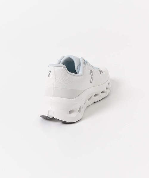 URBAN RESEARCH DOORS（アーバンリサーチドアーズ）の「On　Cloudtilt（スニーカー・レディース・Arctic/Ice/Pearl/Fade/EclipseBlk/EclipseLil/Castor/Pe・23.5/24/24.5/25/25.5）」の9枚目の写真