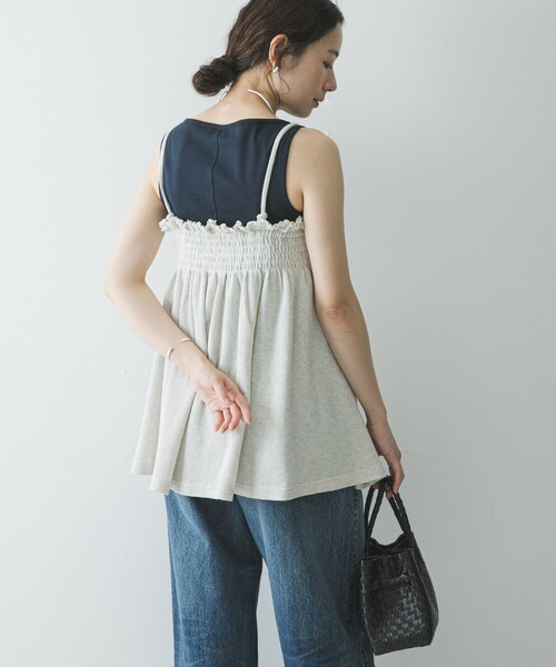 URBAN RESEARCH（アーバンリサーチ）の「crinkle crinkle crinkle　SHIRRING GATHER CAMI（キャミソール・レディース・IVORY/BLACK・Free）」の4枚目の写真