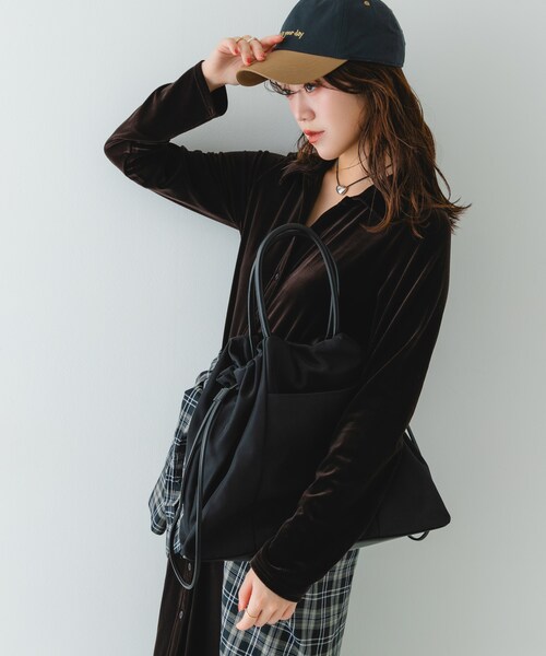 RODE SKO(ロデスコ)の「ショルダー付撥水キンチャクバッグ(ショルダーバッグ・レディース・BLACK/GRAY/IVORY・one)」の21枚目の写真