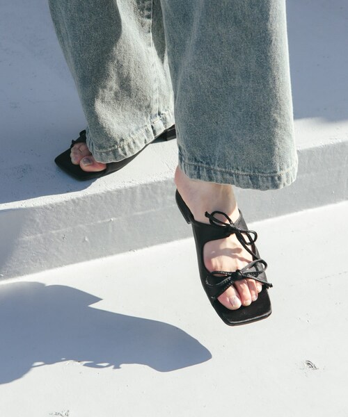 KBF（ケイビーエフ）の「サテンリボンミュール（サンダル・レディース・BLUE/BLACK・37/38）」の6枚目の写真