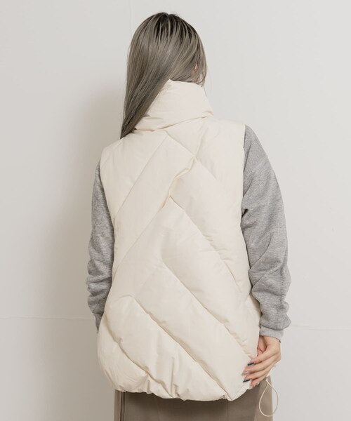 THE GOODLAND MARKET（ザグッドランドマーケット）の「KWD　STAND COLLAR DOWN VEST（その他アウター・レディース・Ivory/Black・one）」の6枚目の写真
