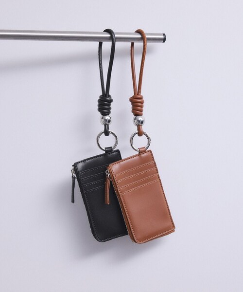 ADAM ET ROPE'（アダムエロペ）の「【WEB限定】カードケース付きチャームストラップ（カードケース・レディース・ブラック/ブラウン/レッド/シルバー・F）」の7枚目の写真