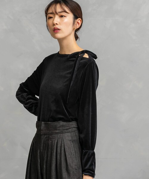 URBAN RESEARCH ROSSO（アーバンリサーチロッソ）の「シアーベロアスリットデザインカットソー（Tシャツ/カットソー・レディース・BLACK/GREIGE/L.MINT・FREE）」の5枚目の写真