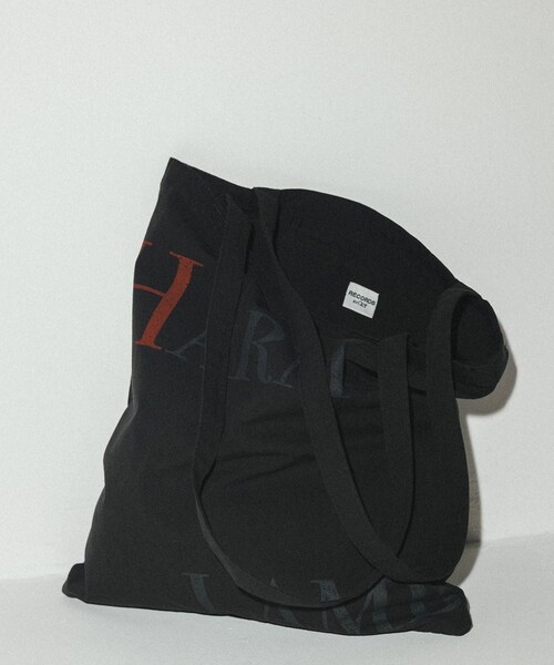 ADAM ET ROPE'（アダムエロペ）の「【WEB限定】RECORDSプリントトートバッグ（トートバッグ・レディース・ブラック/ブラック系/キナリ/キナリ系・F）」の4枚目の写真