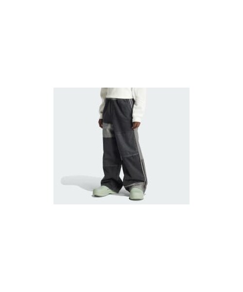adidas（アディダス）の「KSENIASCHNAIDER パッチワークジーンズ