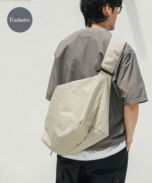 URBAN RESEARCH DOORS(アーバンリサーチドアーズ)の「『撥水』『別注』YAKPAK×DOORS SHOULDER BAG(ショルダーバッグ・メンズ・CHARCOAL 2/BLACK/GREIGE/CHARCOAL/GREIGE 2・-)」の5枚目の写真