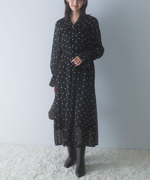 URBAN RESEARCH ROSSO（アーバンリサーチロッソ）の「『WEB限定』フラワー刺繍ピンタックフリルワンピース（ワンピース・レディース・BLACK・Free）」の5枚目の写真