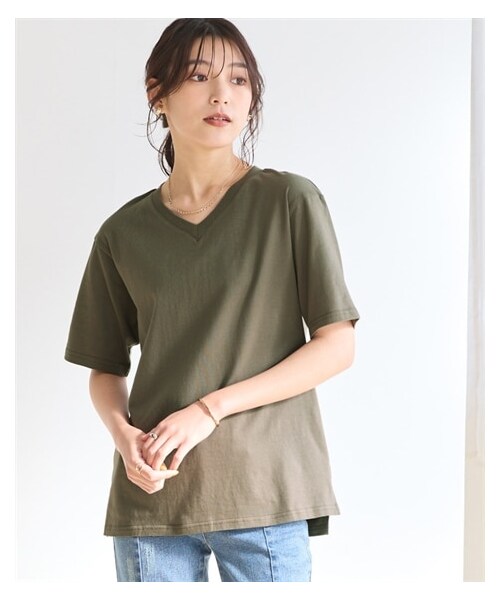 nissen（ニッセン）の「Vネック5分袖Tシャツ（Tシャツ/カットソー・レディース・黒/ネイビー/オフホワイト/グレイッシュモカ/モスカーキ/ロイヤルグリーン/スモークピンク/バーガンディ/アプリコット/ライムイエロー/グレイッシュブルー/ダークグリーン/ラズベリー・L/LL/3L/4L/5L/6L/8L/10L/S/M）」の4枚目の写真