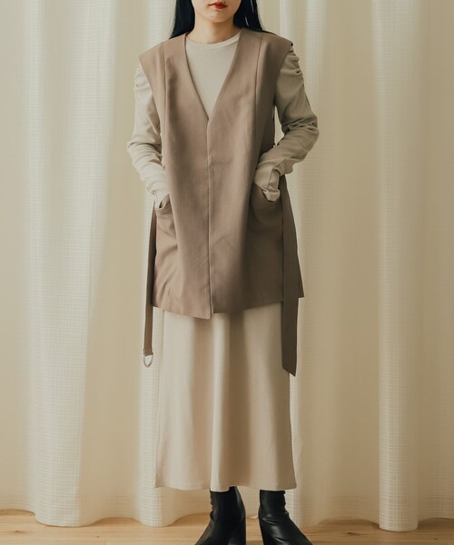 SENSE OF PLACE by URBAN RESEARCH（センスオブプレイスバイアーバンリサーチ）の「ボリュームスリーブアイラインカットワンピース（ワンピース・レディース・GREIGE/LILAC/BLACK・one/COMPACT）」の21枚目の写真