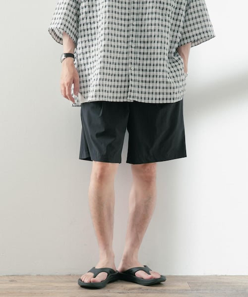 ITEMS URBANRESEARCH(アイテムズ アーバンリサーチ)の「シルキーナイロン 多機能 ショートパンツ(その他パンツ・メンズ・CHA/BLK/NVY・M/L)」の1枚目の写真