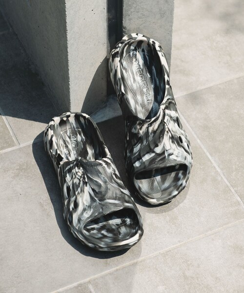 URBAN RESEARCH DOORS(アーバンリサーチドアーズ)の「MERRELL Exclusive HYDRO SLIDE 2(サンダル・メンズ・BLK/WHT・25/26/27/28/29)」の3枚目の写真