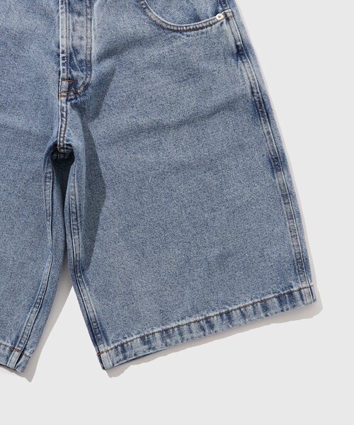 ADAM ET ROPE'（アダムエロペ）の「【WALK IN PARIS/ウォーク イン パリス】Light blue baggy jean shorts（デニムパンツ・メンズ・ブルー系・30/32）」の8枚目の写真