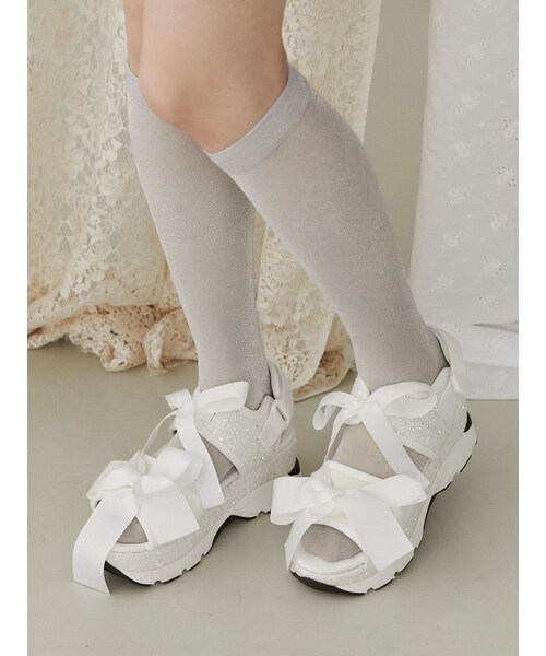 merry jenny（メリージェニー）の「glitterリボンスニーカーサンダル（サンダル・レディース・アイボリー/ブラック・S/M/L）」の11枚目の写真