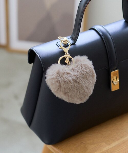 VIS(ビス)の「ハートファーチャーム(キーホルダー・レディース・オフホワイト/ベージュ/ピンク・F)」の4枚目の写真