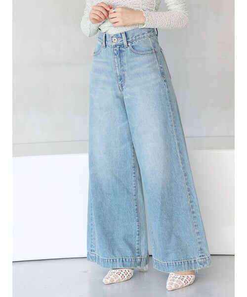 MERCURYDUO（マーキュリーデュオ）の「Levis RIBCAGE WIDE LEG（デニムパンツ・レディース・オフホワイト/ブルー/インディゴ・25ｲﾝﾁ/26ｲﾝﾁ）」の2枚目の写真