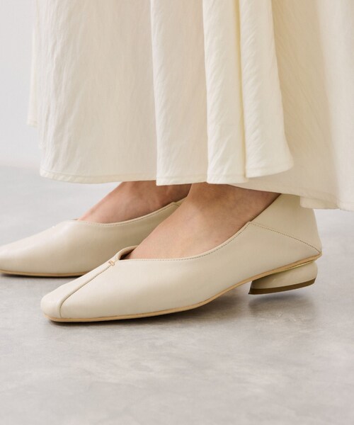 VIS(ビス)の「さっと履けるVカットバブーシュパンプス/2WAY(パンプス・レディース・ブラック/キナリ・L/M/S)」の15枚目の写真