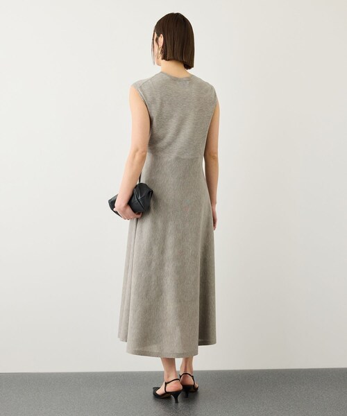 ROPE'(ロペ)の「LEVITA ニットワンピース/接触冷感・イージーケア(ワンピース・レディース・ベージュ/ネイビー・F)」の13枚目の写真