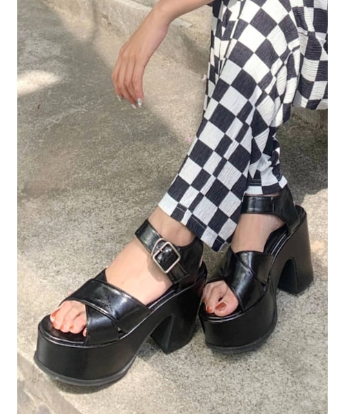 EMODA（エモダ）の「Wクロスバルキーサンダル（サンダル・レディース・ホワイト/ブラック・M/S/L）」の10枚目の写真