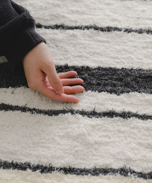 URBAN RESEARCH DOORS（アーバンリサーチドアーズ）の「『別注』JARAPA×DOORS LIVING PRODUCTS　ボーダーラグ 170×240（インテリア雑貨・メンズ・CHARCOAL/LIGHT BLUE・L）」の9枚目の写真