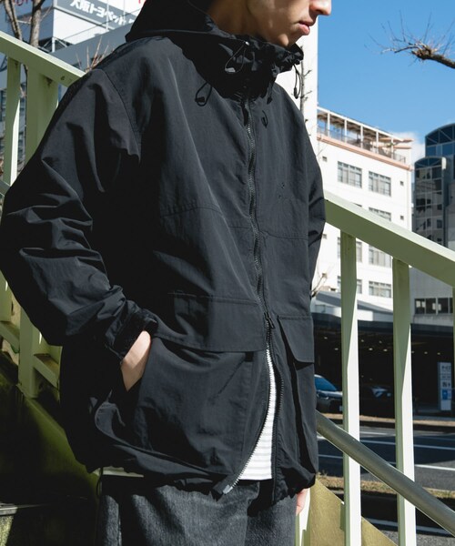URBAN RESEARCH DOORS(アーバンリサーチドアーズ)の「『別注』Snow Peak Apparel×DOORS NYLON WASHER PARKA(マウンテンパーカー・メンズ・GREIGE/CHARCOAL/BLACK・M/L/XL)」の19枚目の写真