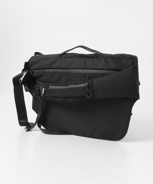 EKAL(エカル)の「CMF OUTDOOR GARMENT MESSENGER BAG BALLISTIC(メッセンジャーバッグ・メンズ・BLACK・One)」の4枚目の写真
