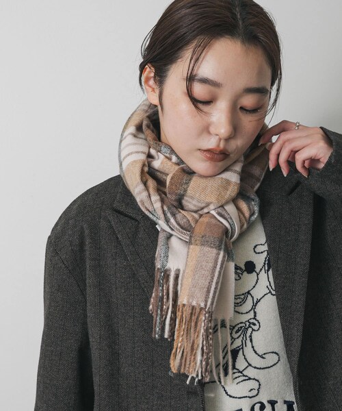 SENSE OF PLACE by URBAN RESEARCH（センスオブプレイスバイアーバンリサーチ）の「チェックフリンジストール（マフラー・レディース・BLK×GRY/BRN×BEG/RED×BRN・One）」の7枚目の写真