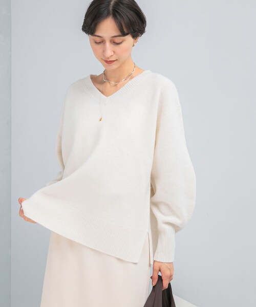 URBAN RESEARCH ROSSO（アーバンリサーチロッソ）の「ウールカシミヤVネックニットプルオーバー（ニット/セーター・レディース・OFF/PINK/BLUE/NAVY・Free）」の9枚目の写真