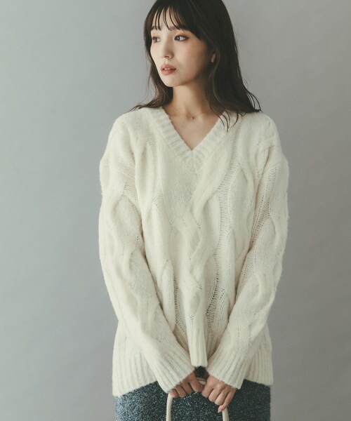 URBAN RESEARCH ROSSO（アーバンリサーチロッソ）の「ウールカシミヤケーブル編オーバーニット（ニット/セーター・レディース・OFF/PURPLE/FOGGRAY・Free）」の7枚目の写真