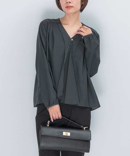 URBAN RESEARCH ROSSO（アーバンリサーチロッソ）の「ウォッシャブルVネックフレアブラウス（シャツ/ブラウス・レディース・OFF WHITE/CHARCOAL・FREE）」の2枚目の写真