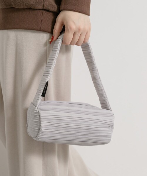 THE GOODLAND MARKET（ザグッドランドマーケット）の「BLUEORB　Roll Bag（ハンドバッグ・レディース・TANGO RED/METAL GRAY/BLACK・One）」の4枚目の写真
