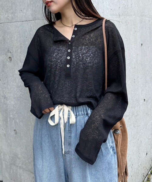 CIAOPANIC TYPY（チャオパニックティピー）の「2WAYシアーヘンリーネックTEE（Tシャツ/カットソー・レディース・グレー/ホワイト/オレンジ/ブラック/サックスブルー・ONE）」の3枚目の写真